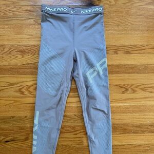 Nike Pro Women’s Leggings